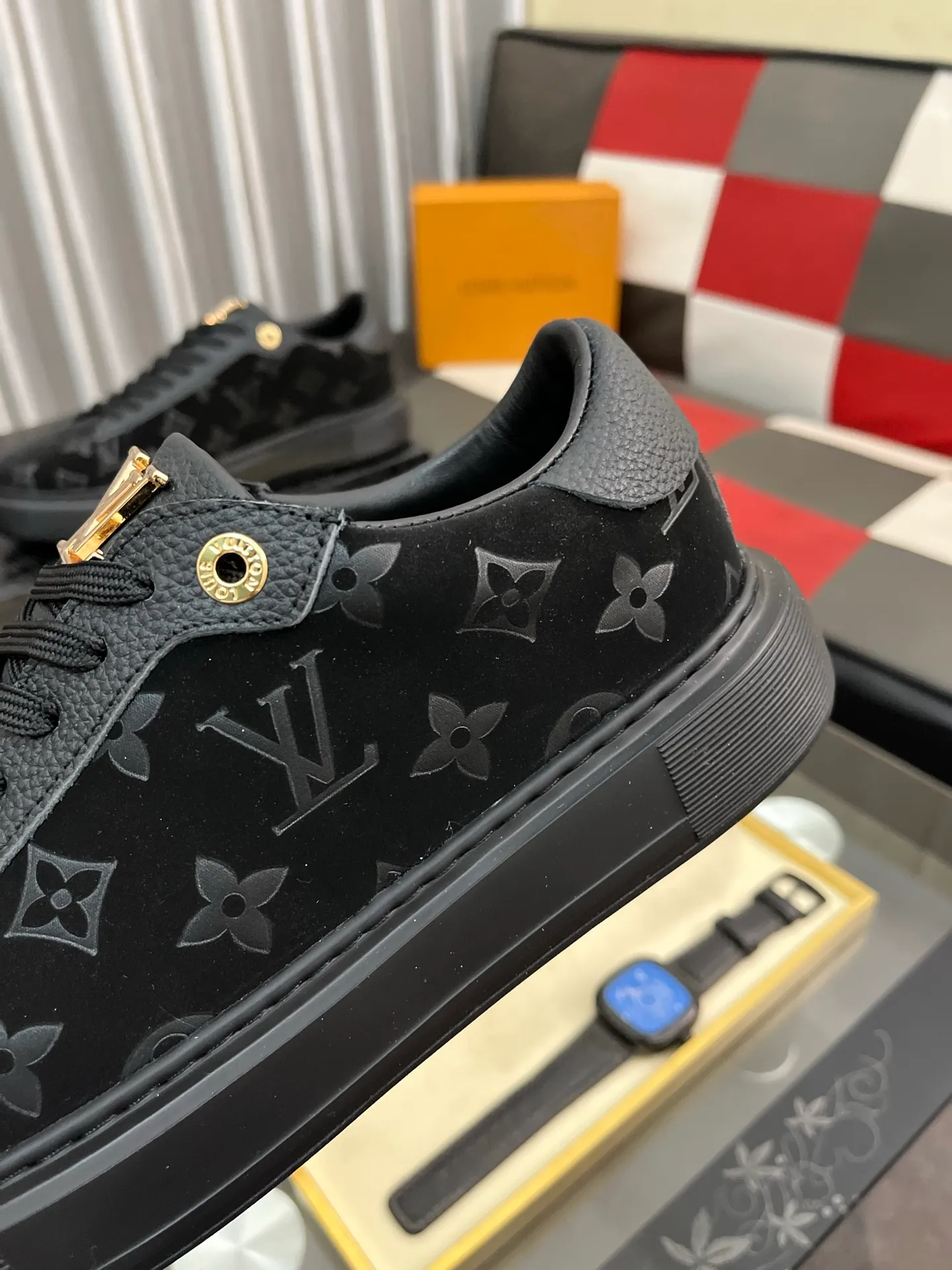 Men's shoes 💰440⌚️⌚️《LV》latest men's casual shoes, genuine leather lining, rubber wear-resistant outsole, fine lines and beautiful strips, not too much decoration, European and American style, comfortable and high-end, code number: 38 to 44 45 can be customized, 3️⃣colors are available